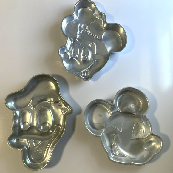 3 Vintage Wilton Disney‎ Aluminum Cake Pans Mickey Mouse Band Leader Donald Duck - Picture 5 of 8